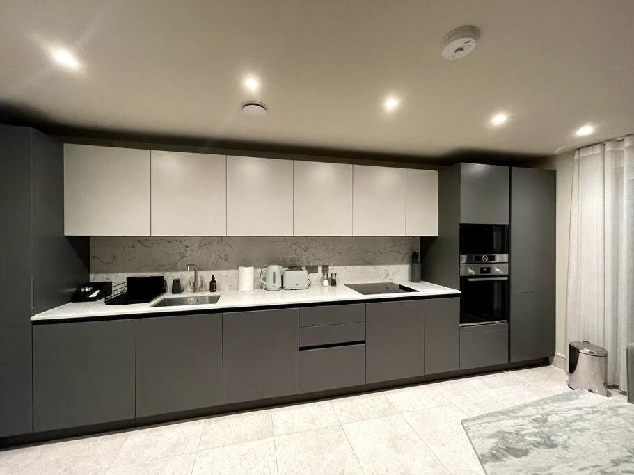 2Br Urban Vista Retreat Chcl F7 Apartment Chigwell Exterior photo