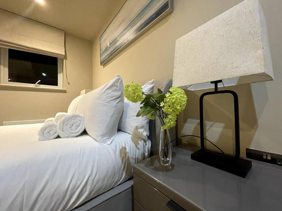 2Br Urban Vista Retreat Chcl F7 Apartment Chigwell Exterior photo