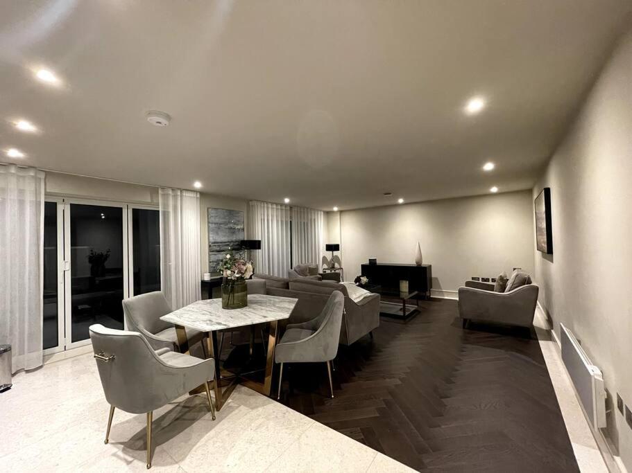 2Br Urban Vista Retreat Chcl F7 Apartment Chigwell Exterior photo
