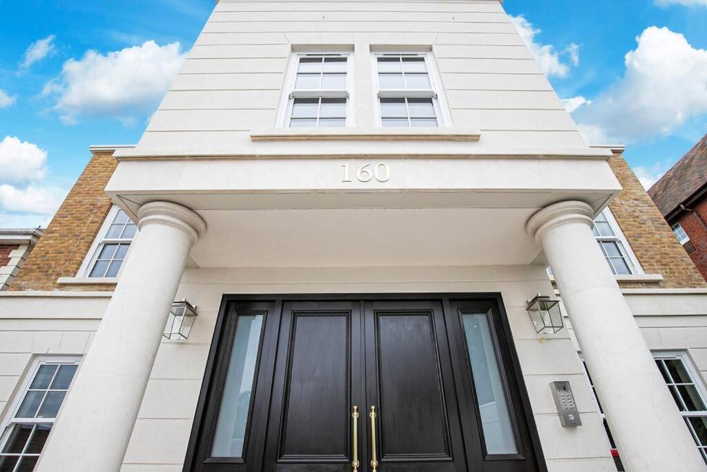 2Br Urban Vista Retreat Chcl F7 Apartment Chigwell Exterior photo