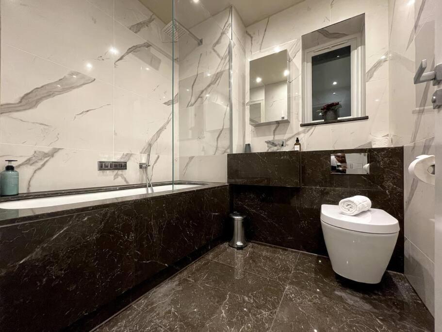 2Br Urban Vista Retreat Chcl F7 Apartment Chigwell Exterior photo