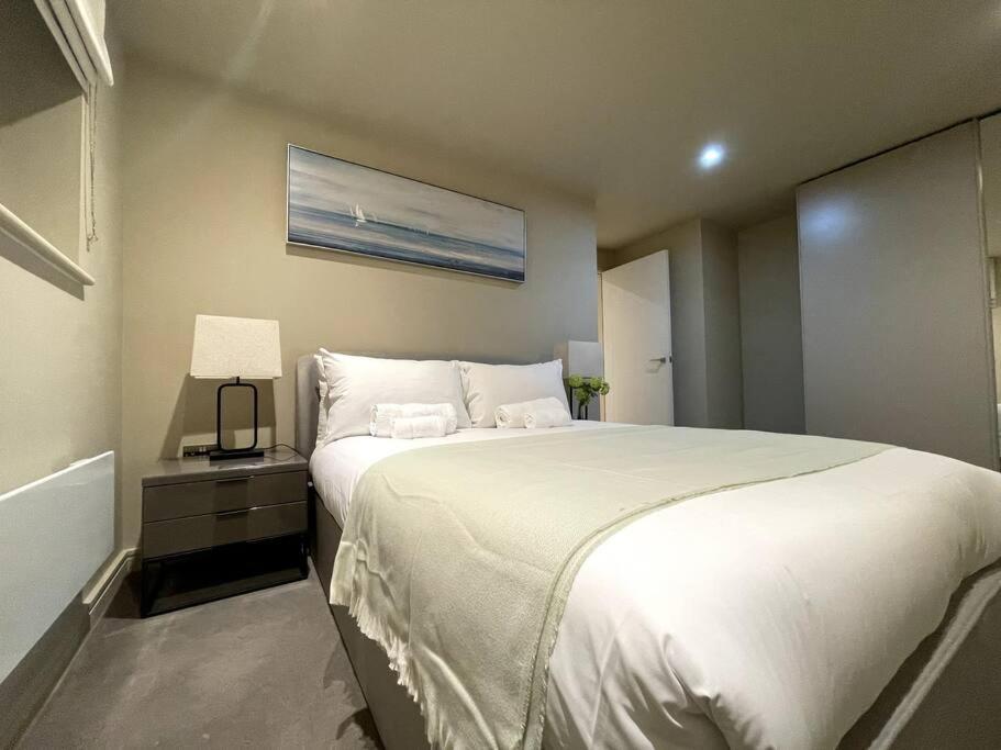 2Br Urban Vista Retreat Chcl F7 Apartment Chigwell Exterior photo