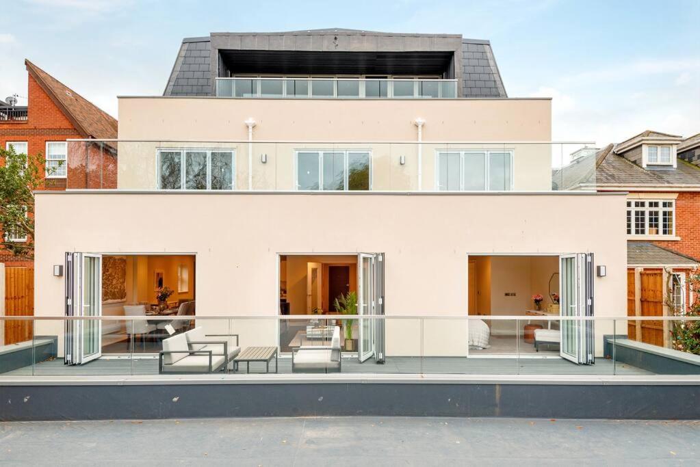 2Br Urban Vista Retreat Chcl F7 Apartment Chigwell Exterior photo