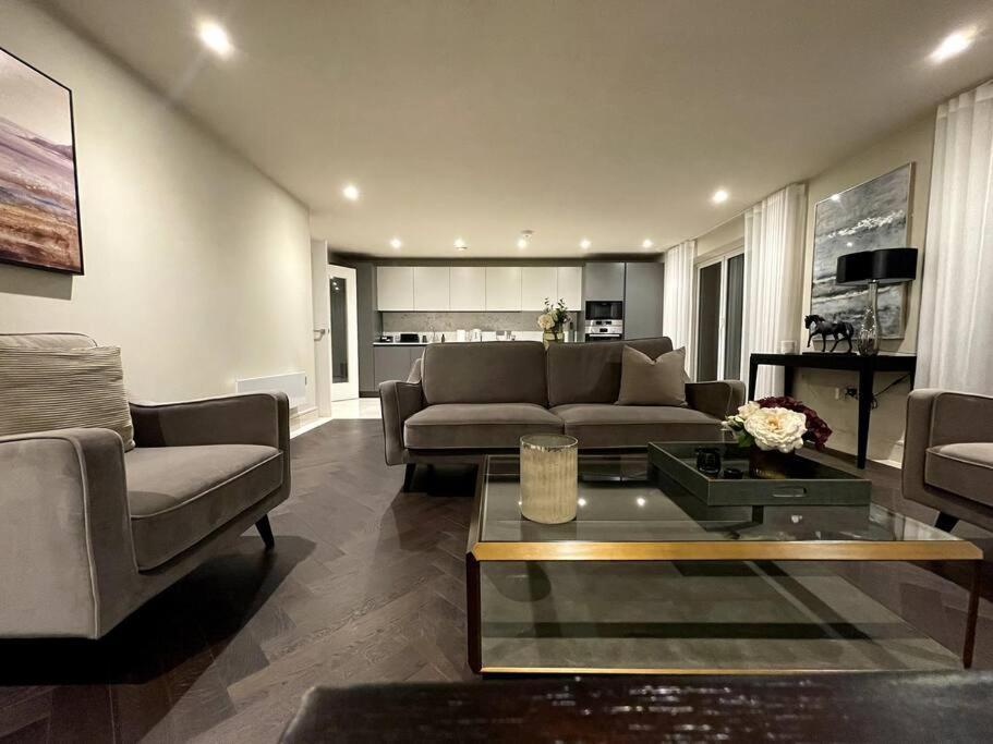 2Br Urban Vista Retreat Chcl F7 Apartment Chigwell Exterior photo