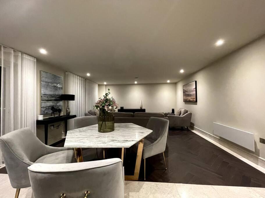 2Br Urban Vista Retreat Chcl F7 Apartment Chigwell Exterior photo
