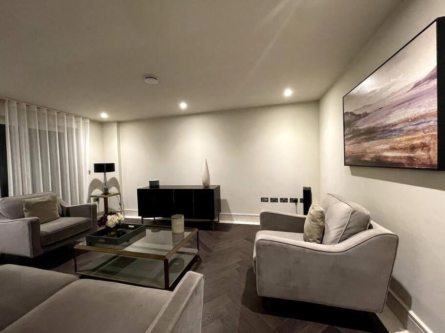 2Br Urban Vista Retreat Chcl F7 Apartment Chigwell Exterior photo