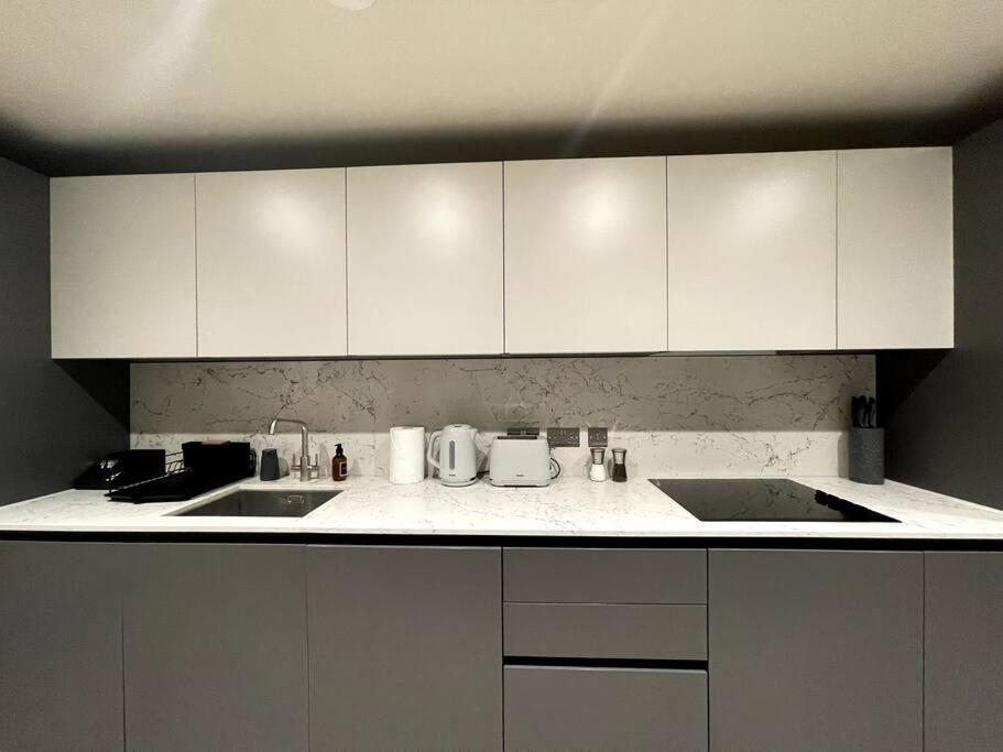 2Br Urban Vista Retreat Chcl F7 Apartment Chigwell Exterior photo
