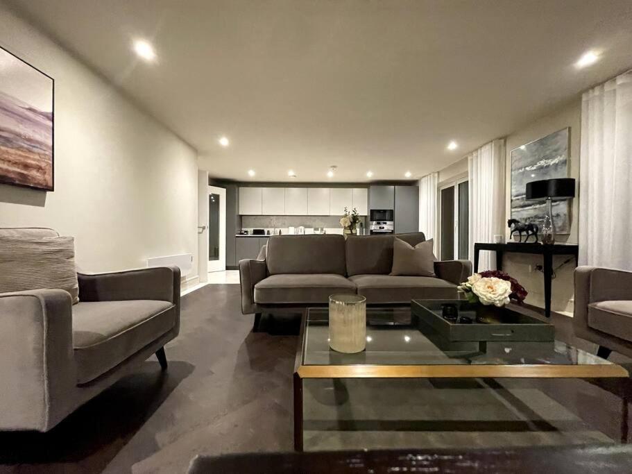 2Br Urban Vista Retreat Chcl F7 Apartment Chigwell Exterior photo
