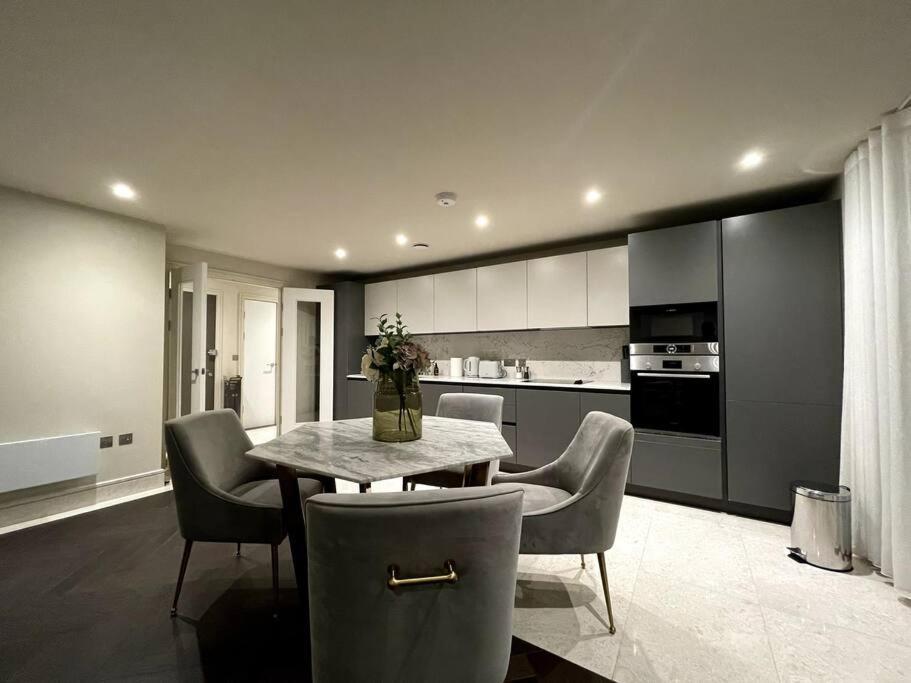 2Br Urban Vista Retreat Chcl F7 Apartment Chigwell Exterior photo