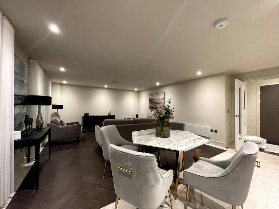 2Br Urban Vista Retreat Chcl F7 Apartment Chigwell Exterior photo